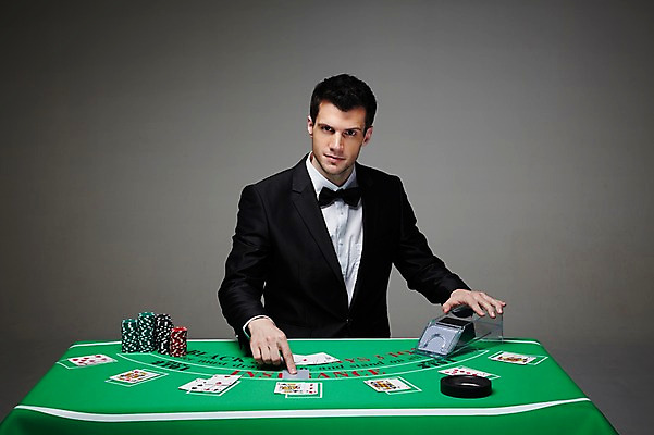 포토 JPG 스튜디오촬영 서양인 외국인 백인 해외기획촬영 라이프스타일 2012년태국 남자 맨라이프 회색배경 실내 한명 사람 정장 경기 상반신 성인 앞모습 30대 게임 트럼프 포커칩 도박 카지노 딜러 포커 재떨이 도박장 남자만 남자한명만 성인남자만 성인한명만 성인남자한명만 장년만 장년남자만 장년남자한명만 성인만 국내포토 놀이칩 1 옷 스포츠 뷰포인트 백그라운드 놀이 인종 내부 생활 장년 놀이용품 회색 파일형식