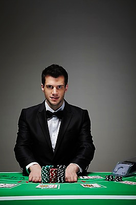 포토 JPG 스튜디오촬영 서양인 외국인 백인 해외기획촬영 라이프스타일 2012년태국 남자 맨라이프 회색배경 실내 한명 사람 정장 상반신 성인 앞모습 30대 게임 트럼프 포커칩 도박 카지노 딜러 포커 도박장 남자만 남자한명만 성인남자만 성인한명만 성인남자한명만 장년만 장년남자만 장년남자한명만 성인만 국내포토 놀이칩 1 옷 뷰포인트 백그라운드 놀이 인종 내부 생활 장년 놀이용품 회색 파일형식