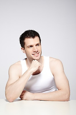 포토 JPG 스튜디오촬영 서양인 외국인 백인 해외기획촬영 라이프스타일 응시 2012년태국 남자 맨라이프 포즈 러닝셔츠 회색배경 실내 한명 미소 웃음 사람 상반신 성인 앞모습 30대 민소매 뷰티 턱괴기 남자만 남자한명만 성인남자만 성인한명만 성인남자한명만 장년만 장년남자만 장년남자한명만 성인만 국내포토 1 시선 뷰포인트 백그라운드 셔츠 상의 모션 표정 인종 내부 생활 장년 회색 파일형식
