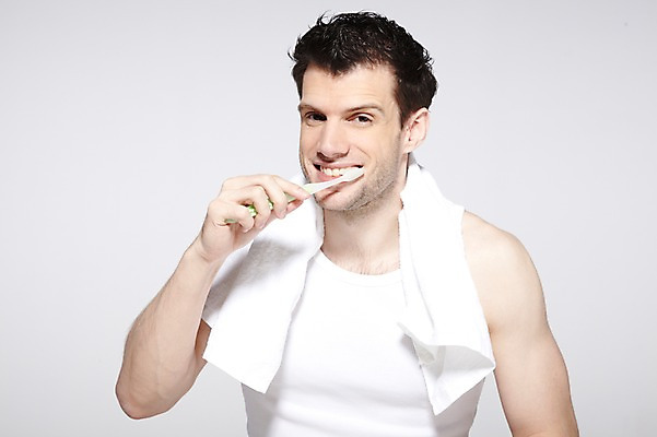 포토 JPG 스튜디오촬영 서양인 외국인 백인 해외기획촬영 라이프스타일 2012년태국 남자 맨라이프 러닝셔츠 회색배경 실내 한명 미소 웃음 들기 사람 상반신 성인 앞모습 30대 수건 민소매 뷰티 양치 세수 칫솔 남자만 남자한명만 성인남자만 성인한명만 성인남자한명만 장년만 장년남자만 장년남자한명만 성인만 국내포토 1 뷰포인트 백그라운드 셔츠 상의 모션 표정 인종 내부 생활 장년 위생용품 청결 회색 파일형식