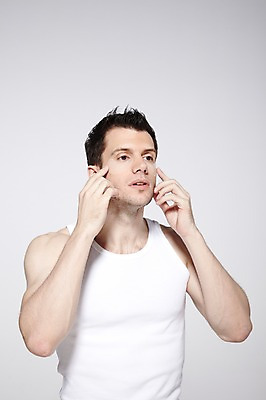 포토 JPG 스튜디오촬영 서양인 외국인 백인 해외기획촬영 라이프스타일 2012년태국 남자 맨라이프 러닝셔츠 회색배경 실내 한명 사람 상반신 성인 앞모습 30대 민소매 뷰티 피부관리 팩 마스크팩 남자만 남자한명만 성인남자만 성인한명만 성인남자한명만 장년만 장년남자만 장년남자한명만 성인만 국내포토 1 뷰포인트 백그라운드 셔츠 상의 인종 내부 생활 장년 화장품 회색 파일형식