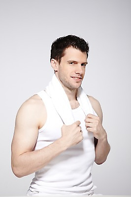 포토 JPG 스튜디오촬영 서양인 외국인 백인 해외기획촬영 라이프스타일 2012년태국 남자 맨라이프 러닝셔츠 회색배경 실내 한명 미소 웃음 사람 상반신 성인 옆모습 30대 수건 민소매 뷰티 세수 남자만 남자한명만 성인남자만 성인한명만 성인남자한명만 장년만 장년남자만 장년남자한명만 성인만 국내포토 1 뷰포인트 백그라운드 셔츠 상의 표정 인종 내부 생활 장년 위생용품 청결 회색 파일형식