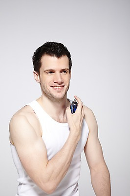 포토 JPG 스튜디오촬영 서양인 외국인 백인 해외기획촬영 라이프스타일 2012년태국 남자 맨라이프 러닝셔츠 회색배경 실내 한명 미소 웃음 들기 사람 상반신 성인 앞모습 30대 민소매 뷰티 화장품 뿌리기 향수 남자만 남자한명만 성인남자만 성인한명만 성인남자한명만 장년만 장년남자만 장년남자한명만 성인만 그루밍족 국내포토 1 뷰포인트 백그라운드 셔츠 상의 모션 표정 인종 내부 생활 장년 회색 파일형식