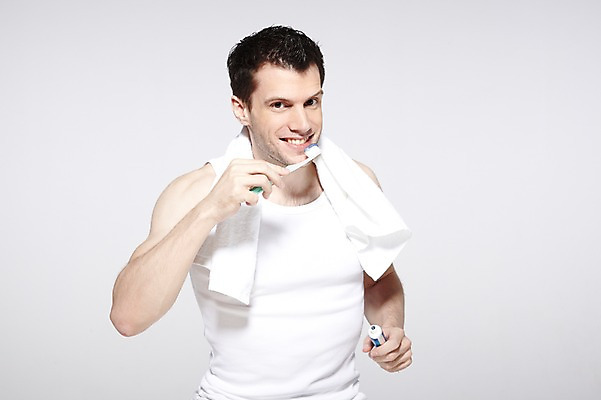 포토 JPG 스튜디오촬영 서양인 외국인 백인 해외기획촬영 라이프스타일 2012년태국 남자 맨라이프 러닝셔츠 회색배경 실내 한명 미소 웃음 들기 사람 상반신 성인 앞모습 30대 수건 민소매 뷰티 양치 세수 칫솔 치약 남자만 남자한명만 성인남자만 성인한명만 성인남자한명만 장년만 장년남자만 장년남자한명만 성인만 국내포토 1 뷰포인트 백그라운드 셔츠 상의 모션 표정 인종 내부 생활 장년 위생용품 청결 회색 파일형식