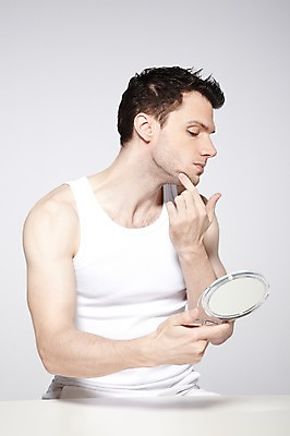 포토 JPG 스튜디오촬영 서양인 외국인 백인 해외기획촬영 라이프스타일 응시 2012년태국 남자 맨라이프 러닝셔츠 회색배경 실내 한명 들기 사람 상반신 성인 옆모습 30대 민소매 뷰티 거울 피부관리 손거울 남자만 남자한명만 성인남자만 성인한명만 성인남자한명만 장년만 장년남자만 장년남자한명만 성인만 국내포토 1 시선 뷰포인트 백그라운드 셔츠 상의 모션 인종 내부 생활 장년 회색 파일형식