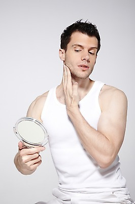 포토 JPG 스튜디오촬영 서양인 외국인 백인 해외기획촬영 라이프스타일 응시 2012년태국 남자 맨라이프 러닝셔츠 회색배경 실내 한명 들기 사람 상반신 성인 앞모습 30대 민소매 뷰티 거울 피부관리 손거울 남자만 남자한명만 성인남자만 성인한명만 성인남자한명만 장년만 장년남자만 장년남자한명만 성인만 국내포토 1 시선 뷰포인트 백그라운드 셔츠 상의 모션 인종 내부 생활 장년 회색 파일형식