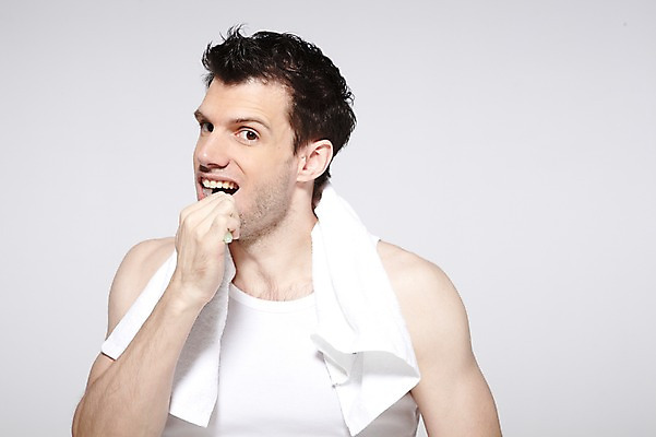 포토 JPG 스튜디오촬영 서양인 외국인 백인 해외기획촬영 라이프스타일 2012년태국 남자 맨라이프 러닝셔츠 회색배경 실내 한명 들기 사람 상반신 성인 앞모습 30대 수건 민소매 뷰티 양치 세수 칫솔 남자만 남자한명만 성인남자만 성인한명만 성인남자한명만 장년만 장년남자만 장년남자한명만 성인만 국내포토 1 뷰포인트 백그라운드 셔츠 상의 모션 인종 내부 생활 장년 위생용품 청결 회색 파일형식