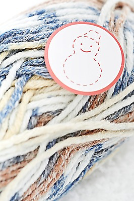 포토 JPG 스튜디오촬영 계절 백그라운드 스티커 겨울 눈사람 실내 근접촬영 사람없음 아웃포커스 뜨개질 털실 실 오브젝트 뜨개도구 국내포토 뷰포인트 촬영기법 취미 내부 도구 파일형식