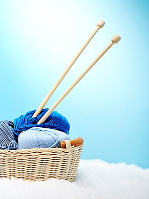 포토 JPG 스튜디오촬영 계절 백그라운드 겨울 실내 사람없음 바구니 소쿠리 눈 바늘 뜨개질 털실 실 오브젝트 대바늘 뜨개도구 국내포토 자연요소 날씨 취미 내부 도구 파일형식