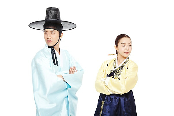 포토 JPG 스튜디오촬영 한국문화 한국전통 전통 부부 커플 여자 남자 전통문화 남편 한국 실내 누끼 사람 동양인 상반신 20대 성인 두명 옆모습 팔짱 한국인 분노 아내 전통의상 한복 싸움 신분 양반 부부싸움 두루마기 선비 청년만 성인만 국내포토 갓모자 모자_잡화 동양문화 감정 아시아 문화 뷰포인트 관계 모션 전통소품 인종 청년 내부 파일형식