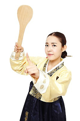 포토 JPG 스튜디오촬영 한국문화 한국전통 전통 여자 전통문화 한국 실내 전래동화 한명 서기 들기 누끼 사람 동양인 상반신 20대 성인 앞모습 한국인 가리킴 전통의상 한복 신분 주걱 양반 흥부와놀부 놀부마누라 밥주걱 삿대질 여자만 여자한명만 성인여자만 청년만 청년여자만 성인한명만 청년여자한명만 성인여자한명만 성인만 국내포토 1 동양문화 아시아 문화 뷰포인트 모션 주방용품 동화 인종 손짓 청년 내부 파일형식