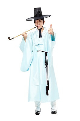 포토 JPG 스튜디오촬영 전신 모자 한국문화 한국전통 전통 남자 전통문화 한국 흡연 담배 실내 한명 서기 들기 누끼 사람 동양인 손짓 20대 성인 앞모습 한국인 최고 물기 전통의상 한복 만족 고무신 신분 양반 두루마기 담뱃대 선비 남자만 남자한명만 성인남자만 청년만 청년남자만 청년남자한명만 성인한명만 성인남자한명만 성인만 국내포토 갓모자 모자_잡화 1 동양문화 잡화 감정 아시아 문화 뷰포인트 신발 모션 전통소품 인종 청년 내부 파일형식