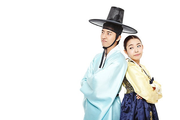 포토 JPG 스튜디오촬영 한국문화 한국전통 전통 부부 커플 여자 남자 전통문화 남편 한국 실내 누끼 사람 동양인 상반신 20대 성인 두명 옆모습 팔짱 한국인 등맞대기 분노 아내 전통의상 한복 싸움 신분 양반 부부싸움 두루마기 선비 청년만 성인만 국내포토 갓모자 모자_잡화 동양문화 감정 아시아 문화 뷰포인트 관계 모션 전통소품 인종 청년 내부 파일형식