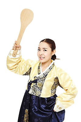 포토 JPG 스튜디오촬영 한국문화 한국전통 전통 여자 전통문화 한국 실내 전래동화 한명 서기 들기 누끼 사람 동양인 상반신 20대 성인 앞모습 한국인 전통의상 한복 신분 주걱 양반 흥부와놀부 놀부마누라 밥주걱 여자만 여자한명만 성인여자만 청년만 청년여자만 성인한명만 청년여자한명만 성인여자한명만 성인만 국내포토 1 동양문화 아시아 문화 뷰포인트 모션 주방용품 동화 인종 청년 내부 파일형식