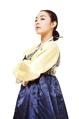 포토 JPG 스튜디오촬영 한국문화 한국전통 전통 여자 전통문화 포즈 한국 실내 한명 서기 누끼 사람 동양인 상반신 20대 성인 옆모습 팔짱 한국인 전통의상 한복 양반 노려봄 여자만 여자한명만 성인여자만 청년만 청년여자만 성인한명만 청년여자한명만 성인여자한명만 성인만 국내포토 1 동양문화 아시아 문화 뷰포인트 모션 표정 인종 청년 내부 신분 파일형식