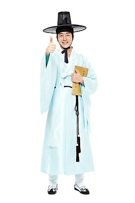 포토 JPG 스튜디오촬영 전신 모자 한국문화 한국전통 전통 남자 전통문화 한국 실내 한명 서기 미소 웃음 들기 누끼 사람 동양인 손짓 20대 성인 앞모습 책 독서 한국인 최고 전통의상 한복 만족 고무신 신분 양반 두루마기 서책 과거시험 선비 남자만 남자한명만 성인남자만 청년만 청년남자만 청년남자한명만 성인한명만 성인남자한명만 성인만 국내포토 갓모자 모자_잡화 1 동양문화 잡화 감정 아시아 문화 뷰포인트 신발 모션 전통소품 표정 인종 청년 내부 시험 파일형식