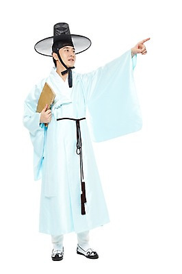 포토 JPG 스튜디오촬영 전신 모자 한국문화 한국전통 전통 응시 남자 전통문화 한국 실내 한명 서기 들기 누끼 사람 동양인 20대 성인 앞모습 책 독서 한국인 가리킴 전통의상 한복 고무신 신분 양반 두루마기 서책 과거시험 선비 남자만 남자한명만 성인남자만 청년만 청년남자만 청년남자한명만 성인한명만 성인남자한명만 성인만 국내포토 갓모자 모자_잡화 1 동양문화 시선 잡화 아시아 문화 뷰포인트 신발 모션 전통소품 인종 손짓 청년 내부 시험 파일형식