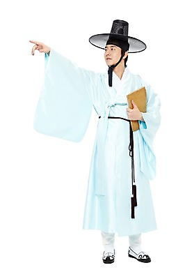 포토 JPG 스튜디오촬영 전신 모자 한국문화 한국전통 전통 응시 남자 전통문화 한국 실내 한명 서기 들기 누끼 사람 동양인 20대 성인 앞모습 책 독서 한국인 가리킴 전통의상 한복 고무신 신분 양반 두루마기 서책 과거시험 선비 남자만 남자한명만 성인남자만 청년만 청년남자만 청년남자한명만 성인한명만 성인남자한명만 성인만 국내포토 갓모자 모자_잡화 1 동양문화 시선 잡화 아시아 문화 뷰포인트 신발 모션 전통소품 인종 손짓 청년 내부 시험 파일형식