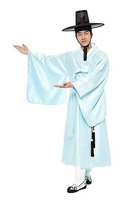 포토 JPG 스튜디오촬영 전신 모자 한국문화 한국전통 전통 남자 전통문화 모션 안내 한국 실내 한명 서기 누끼 사람 동양인 손짓 20대 성인 앞모습 한국인 전통의상 한복 고무신 신분 양반 두루마기 선비 남자만 남자한명만 성인남자만 청년만 청년남자만 청년남자한명만 성인한명만 성인남자한명만 성인만 국내포토 갓모자 모자_잡화 1 동양문화 잡화 아시아 문화 뷰포인트 신발 전통소품 인종 청년 내부 파일형식