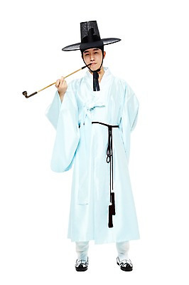 포토 JPG 스튜디오촬영 전신 모자 한국문화 한국전통 전통 남자 전통문화 한국 흡연 담배 실내 한명 서기 들기 누끼 사람 동양인 20대 성인 앞모습 한국인 물기 전통의상 한복 고무신 신분 양반 두루마기 담뱃대 선비 남자만 남자한명만 성인남자만 청년만 청년남자만 청년남자한명만 성인한명만 성인남자한명만 성인만 국내포토 갓모자 모자_잡화 1 동양문화 잡화 아시아 문화 뷰포인트 신발 모션 전통소품 인종 청년 내부 파일형식