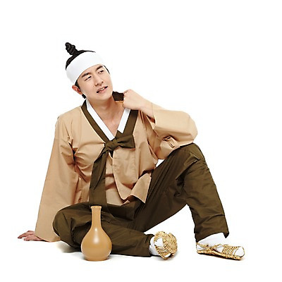 포토 JPG 스튜디오촬영 전신 한국문화 한국전통 전통 응시 남자 전통문화 술병 한국 실내 한명 누끼 사람 앉기 동양인 20대 성인 앞모습 한국인 전통의상 한복 음주 신분 짚신 평민 마당쇠 전통주 남자만 남자한명만 성인남자만 청년만 청년남자만 청년남자한명만 성인한명만 성인남자한명만 성인만 국내포토 1 동양문화 시선 아시아 문화 뷰포인트 신발 모션 병_용기 주류 전통소품 인종 청년 내부 파일형식