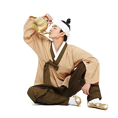 포토 JPG 스튜디오촬영 전신 한국문화 한국전통 전통 남자 전통문화 주전자 한국 실내 한명 들기 누끼 사람 앉기 동양인 20대 성인 앞모습 눈감음 한국인 마시기 전통의상 한복 먹기 음주 신분 짚신 평민 마당쇠 전통주 남자만 남자한명만 성인남자만 청년만 청년남자만 청년남자한명만 성인한명만 성인남자한명만 성인만 국내포토 1 동양문화 아시아 문화 뷰포인트 신발 모션 주방용품 주류 전통소품 인종 청년 내부 파일형식