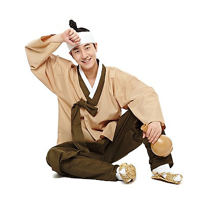 포토 JPG 스튜디오촬영 전신 한국문화 한국전통 전통 남자 전통문화 술병 한국 실내 한명 미소 웃음 들기 누끼 사람 앉기 동양인 20대 성인 앞모습 한국인 전통의상 한복 음주 신분 짚신 평민 마당쇠 전통주 남자만 남자한명만 성인남자만 청년만 청년남자만 청년남자한명만 성인한명만 성인남자한명만 성인만 국내포토 1 동양문화 아시아 문화 뷰포인트 신발 모션 병_용기 주류 전통소품 표정 인종 청년 내부 파일형식