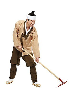 포토 JPG 스튜디오촬영 전신 한국문화 한국전통 전통 남자 전통문화 한국 실내 한명 서기 미소 웃음 들기 누끼 사람 동양인 20대 성인 앞모습 농사 한국인 도박 농부 전통의상 한복 농기구 신분 짚신 평민 마당쇠 고무래 남자만 남자한명만 성인남자만 청년만 청년남자만 청년남자한명만 성인한명만 성인남자한명만 성인만 국내포토 직업 1 동양문화 아시아 문화 뷰포인트 신발 농업 모션 전통소품 표정 인종 청년 내부 파일형식