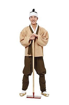 포토 JPG 스튜디오촬영 전신 한국문화 한국전통 전통 남자 전통문화 한국 실내 한명 서기 미소 웃음 누끼 사람 동양인 20대 성인 앞모습 농사 한국인 도박 농부 전통의상 한복 농기구 신분 짚신 평민 마당쇠 고무래 남자만 남자한명만 성인남자만 청년만 청년남자만 청년남자한명만 성인한명만 성인남자한명만 성인만 국내포토 직업 1 동양문화 아시아 문화 뷰포인트 신발 농업 모션 전통소품 표정 인종 청년 내부 파일형식