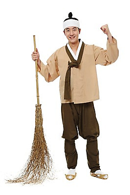 포토 JPG 스튜디오촬영 전신 한국문화 한국전통 전통 남자 전통문화 모션 한국 실내 한명 서기 미소 웃음 누끼 사람 동양인 손짓 20대 성인 앞모습 주먹 한국인 전통의상 한복 청소도구 빗자루 청소 신분 짚신 평민 마당쇠 남자만 남자한명만 성인남자만 청년만 청년남자만 청년남자한명만 성인한명만 성인남자한명만 성인만 국내포토 1 동양문화 아시아 문화 뷰포인트 신발 전통소품 표정 인종 청년 내부 도구 파일형식