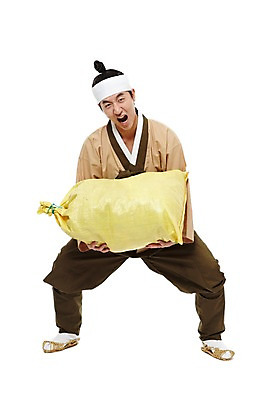 포토 JPG 스튜디오촬영 전신 한국문화 한국전통 전통 남자 전통문화 한국 실내 피곤 한명 서기 들기 누끼 사람 동양인 20대 성인 앞모습 농사 한국인 짐 운반 농부 전통의상 한복 신분 짚신 무거움 평민 마당쇠 쌀가마 쌀자루 남자만 남자한명만 성인남자만 청년만 청년남자만 청년남자한명만 성인한명만 성인남자한명만 성인만 국내포토 직업 1 동양문화 아시아 문화 뷰포인트 신발 컨셉 농업 모션 전통소품 인종 청년 내부 무게 자루 파일형식