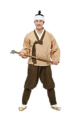 포토 JPG 스튜디오촬영 전신 한국문화 한국전통 전통 남자 전통문화 한국 실내 한명 서기 미소 웃음 들기 누끼 사람 동양인 20대 성인 앞모습 한국인 전통의상 한복 나무꾼 신분 도끼 짚신 평민 마당쇠 남자만 남자한명만 성인남자만 청년만 청년남자만 청년남자한명만 성인한명만 성인남자한명만 성인만 국내포토 1 동양문화 아시아 문화 뷰포인트 신발 모션 전통소품 표정 인종 청년 내부 파일형식