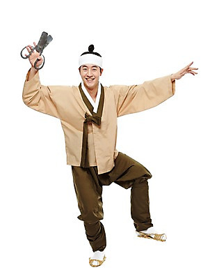 포토 JPG 스튜디오촬영 전신 한국문화 한국전통 전통 남자 전통문화 포즈 모션 한국 가위 실내 한명 서기 미소 웃음 들기 누끼 사람 동양인 20대 성인 앞모습 한국인 춤 전통의상 한복 즐거움 신분 짚신 평민 마당쇠 엿가위 엿장수 남자만 남자한명만 성인남자만 청년만 청년남자만 청년남자한명만 성인한명만 성인남자한명만 성인만 국내포토 1 동양문화 감정 아시아 문화 뷰포인트 신발 문화예술 문구용품 전통소품 가위_도구 표정 인종 청년 내부 파일형식 장수_직업