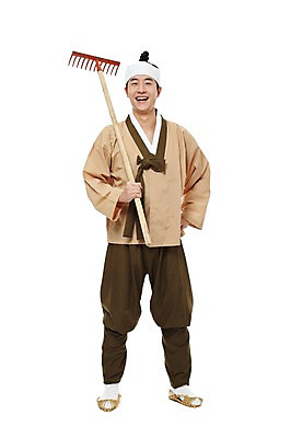 포토 JPG 스튜디오촬영 전신 한국문화 한국전통 전통 남자 전통문화 허리손 한국 실내 한명 서기 미소 웃음 들기 누끼 사람 동양인 20대 성인 앞모습 농사 한국인 도박 농부 전통의상 한복 농기구 신분 짚신 평민 마당쇠 고무래 남자만 남자한명만 성인남자만 청년만 청년남자만 청년남자한명만 성인한명만 성인남자한명만 성인만 국내포토 직업 1 동양문화 아시아 문화 뷰포인트 포즈 신발 농업 모션 전통소품 표정 인종 청년 내부 파일형식