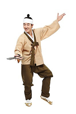 포토 JPG 스튜디오촬영 전신 한국문화 한국전통 전통 남자 전통문화 포즈 모션 한국 실내 한명 서기 미소 웃음 들기 누끼 사람 동양인 20대 성인 앞모습 한국인 춤 전통의상 한복 즐거움 신분 짚신 평민 마당쇠 엿가위 엿장수 남자만 남자한명만 성인남자만 청년만 청년남자만 청년남자한명만 성인한명만 성인남자한명만 성인만 국내포토 가위손 1 동양문화 감정 아시아 문화 뷰포인트 신발 문화예술 전통소품 가위_도구 표정 인종 손짓 청년 내부 파일형식 장수_직업