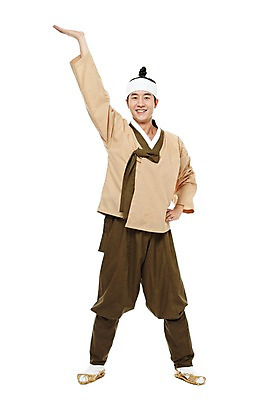 포토 JPG 스튜디오촬영 전신 한국문화 한국전통 전통 남자 전통문화 허리손 모션 한국 실내 한명 서기 미소 웃음 누끼 사람 동양인 손짓 20대 성인 앞모습 손들기 한국인 전통의상 한복 신분 짚신 평민 마당쇠 남자만 남자한명만 성인남자만 청년만 청년남자만 청년남자한명만 성인한명만 성인남자한명만 성인만 국내포토 1 동양문화 아시아 문화 뷰포인트 포즈 신발 전통소품 표정 인종 청년 내부 파일형식