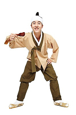 포토 JPG 스튜디오촬영 전신 한국문화 한국전통 전통 남자 전통문화 한국 실내 한명 서기 미소 웃음 들기 누끼 사람 동양인 20대 성인 앞모습 한국인 전통의상 한복 국자 신분 짚신 평민 마당쇠 남자만 남자한명만 성인남자만 청년만 청년남자만 청년남자한명만 성인한명만 성인남자한명만 성인만 국내포토 1 동양문화 아시아 문화 뷰포인트 신발 모션 주방용품 전통소품 표정 인종 청년 내부 파일형식