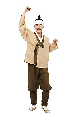 포토 JPG 스튜디오촬영 전신 한국문화 한국전통 전통 남자 전통문화 모션 한국 실내 한명 서기 미소 웃음 누끼 사람 동양인 손짓 20대 성인 앞모습 주먹 한국인 전통의상 한복 신분 짚신 평민 마당쇠 남자만 남자한명만 성인남자만 청년만 청년남자만 청년남자한명만 성인한명만 성인남자한명만 성인만 국내포토 1 동양문화 아시아 문화 뷰포인트 신발 전통소품 표정 인종 청년 내부 파일형식