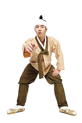 포토 JPG 스튜디오촬영 전신 한국문화 한국전통 전통 남자 전통문화 모션 한국 실내 한명 서기 누끼 사람 동양인 손짓 20대 성인 앞모습 한국인 가리킴 전통의상 한복 신분 짚신 평민 마당쇠 남자만 남자한명만 성인남자만 청년만 청년남자만 청년남자한명만 성인한명만 성인남자한명만 성인만 국내포토 1 동양문화 아시아 문화 뷰포인트 신발 전통소품 인종 청년 내부 파일형식