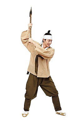 포토 JPG 스튜디오촬영 전신 한국문화 한국전통 전통 남자 전통문화 한국 실내 한명 서기 들기 누끼 사람 동양인 20대 성인 한국인 전통의상 한복 나무꾼 신분 도끼 짚신 평민 마당쇠 도끼질 남자만 남자한명만 성인남자만 청년만 청년남자만 청년남자한명만 성인한명만 성인남자한명만 성인만 국내포토 1 동양문화 아시아 문화 신발 모션 전통소품 인종 청년 내부 파일형식