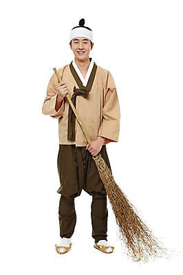 포토 JPG 스튜디오촬영 전신 한국문화 한국전통 전통 남자 전통문화 한국 실내 한명 서기 미소 웃음 들기 누끼 사람 동양인 20대 성인 앞모습 한국인 전통의상 한복 청소도구 빗자루 청소 신분 짚신 평민 마당쇠 남자만 남자한명만 성인남자만 청년만 청년남자만 청년남자한명만 성인한명만 성인남자한명만 성인만 국내포토 1 동양문화 아시아 문화 뷰포인트 신발 모션 전통소품 표정 인종 청년 내부 도구 파일형식