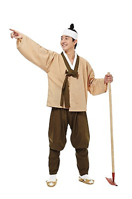 포토 JPG 스튜디오촬영 전신 한국문화 한국전통 전통 응시 남자 전통문화 한국 실내 한명 서기 미소 웃음 누끼 사람 동양인 20대 성인 앞모습 농사 한국인 가리킴 도박 농부 전통의상 한복 농기구 신분 짚신 평민 마당쇠 고무래 남자만 남자한명만 성인남자만 청년만 청년남자만 청년남자한명만 성인한명만 성인남자한명만 성인만 국내포토 직업 1 동양문화 시선 아시아 문화 뷰포인트 신발 농업 모션 전통소품 표정 인종 손짓 청년 내부 파일형식