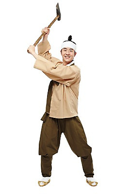 포토 JPG 스튜디오촬영 전신 한국문화 한국전통 전통 남자 전통문화 한국 실내 한명 서기 미소 웃음 들기 누끼 사람 동양인 20대 성인 앞모습 한국인 전통의상 한복 나무꾼 신분 도끼 짚신 평민 마당쇠 도끼질 남자만 남자한명만 성인남자만 청년만 청년남자만 청년남자한명만 성인한명만 성인남자한명만 성인만 국내포토 1 동양문화 아시아 문화 뷰포인트 신발 모션 전통소품 표정 인종 청년 내부 파일형식