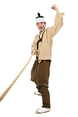 포토 JPG 스튜디오촬영 전신 한국문화 한국전통 전통 남자 전통문화 밧줄 모션 한국 실내 한명 서기 미소 웃음 누끼 사람 동양인 20대 성인 앞모습 주먹 한국인 당기기 전통의상 한복 신분 줄다리기 짚신 평민 마당쇠 남자만 남자한명만 성인남자만 청년만 청년남자만 청년남자한명만 성인한명만 성인남자한명만 성인만 국내포토 1 동양문화 아시아 문화 줄 뷰포인트 신발 놀이 전통소품 표정 인종 청년 내부 파일형식