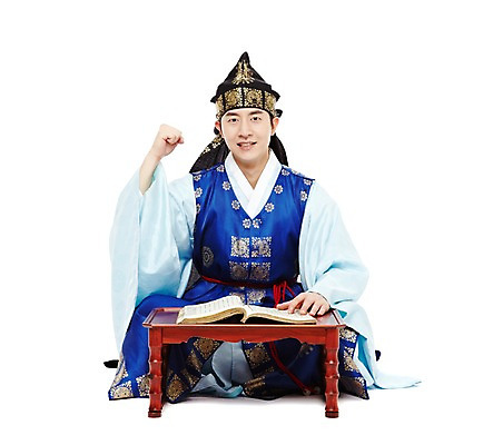 포토 JPG 스튜디오촬영 전신 한국문화 한국전통 전통 남자 전통문화 한국 실내 한명 누끼 사람 앉기 동양인 손짓 20대 성인 앞모습 책 독서 주먹 한국인 전통의상 한복 신분 도령 복건 서책 소반 남자만 남자한명만 성인남자만 청년만 청년남자만 청년남자한명만 성인한명만 성인남자한명만 성인만 국내포토 1 동양문화 아시아 문화 뷰포인트 모션 탁자 전통소품 인종 청년 내부 파일형식