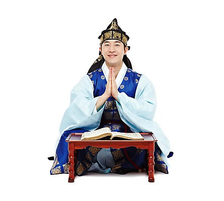 포토 JPG 스튜디오촬영 전신 한국문화 한국전통 전통 남자 전통문화 한국 실내 한명 미소 웃음 누끼 사람 앉기 동양인 20대 성인 앞모습 책 독서 한국인 전통의상 한복 신분 손모으기 도령 합장 복건 서책 소반 남자만 남자한명만 성인남자만 청년만 청년남자만 청년남자한명만 성인한명만 성인남자한명만 성인만 국내포토 1 동양문화 아시아 문화 뷰포인트 모션 탁자 전통소품 표정 인종 손짓 청년 내부 파일형식