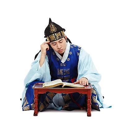 포토 JPG 스튜디오촬영 전신 한국문화 한국전통 전통 응시 남자 전통문화 한국 실내 한명 누끼 사람 앉기 동양인 20대 성인 앞모습 책 독서 한국인 전통의상 한복 신분 도령 복건 서책 소반 남자만 남자한명만 성인남자만 청년만 청년남자만 청년남자한명만 성인한명만 성인남자한명만 성인만 국내포토 1 동양문화 시선 아시아 문화 뷰포인트 모션 탁자 전통소품 인종 청년 내부 파일형식