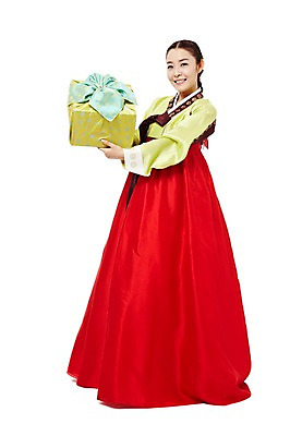 포토 JPG 스튜디오촬영 전신 한국문화 한국전통 전통 여자 명절 전통문화 한국 실내 선물 한명 서기 미소 웃음 들기 누끼 사람 동양인 20대 성인 옆모습 선물상자 한국인 보자기 전통의상 한복 신분 낭자 여자만 여자한명만 성인여자만 청년만 청년여자만 성인한명만 청년여자한명만 성인여자한명만 성인만 국내포토 1 동양문화 기념일 아시아 문화 뷰포인트 모션 표정 인종 청년 내부 상자 파일형식 천_직물