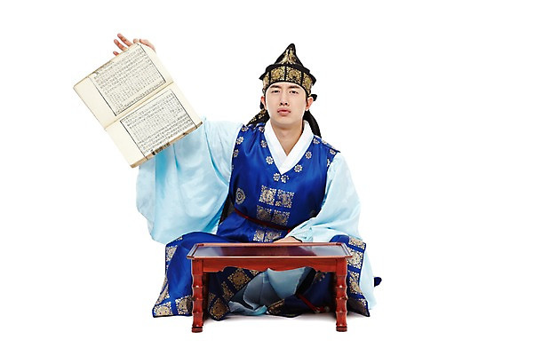 포토 JPG 스튜디오촬영 전신 한국문화 한국전통 전통 남자 전통문화 한국 실내 한명 들기 누끼 사람 앉기 동양인 20대 성인 앞모습 책 독서 한국인 찡그림 전통의상 한복 신분 도령 복건 서책 소반 남자만 남자한명만 성인남자만 청년만 청년남자만 청년남자한명만 성인한명만 성인남자한명만 성인만 국내포토 1 동양문화 아시아 문화 뷰포인트 모션 탁자 전통소품 표정 인종 청년 내부 파일형식