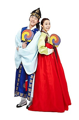 포토 JPG 스튜디오촬영 전신 한국문화 한국전통 전통 커플 여자 남자 전통문화 한국 실내 미소 웃음 들기 누끼 사람 동양인 20대 성인 두명 옆모습 한국인 등맞대기 부채 전통의상 한복 신분 낭자 도령 태극선 전통부채 복건 청년만 성인만 국내포토 동양문화 아시아 문화 뷰포인트 관계 모션 전통소품 표정 인종 청년 내부 파일형식